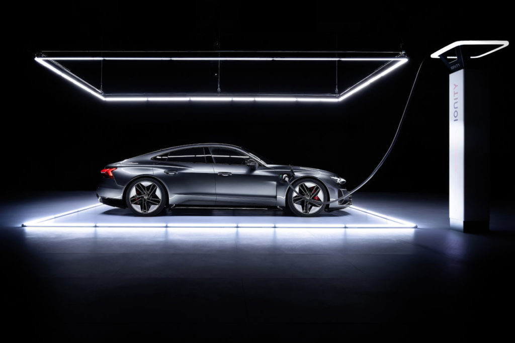 Eléctrico, deportivo y avanzado: el Audi e-tron GT no se parece a nada que hayas visto